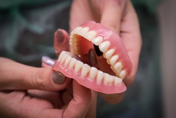 dentures top and bottom